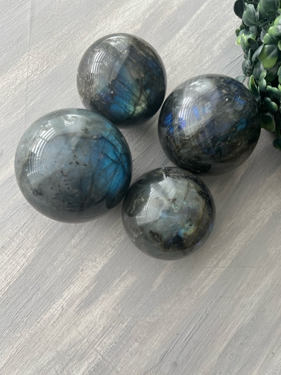 Labradorite sphere - Picture 4 of 9